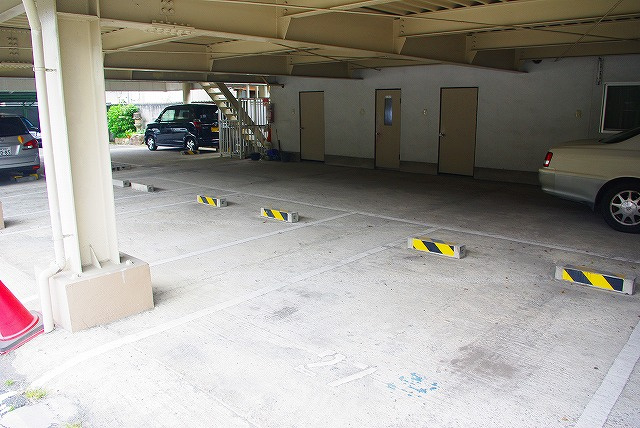 奈良モータープールの外観