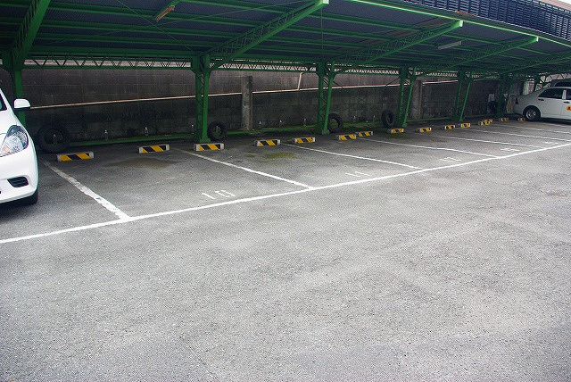 奈良モータープールの外観