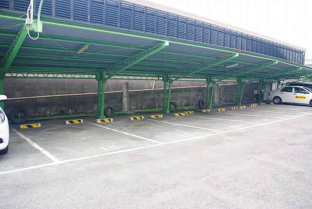 奈良モータープールの外観