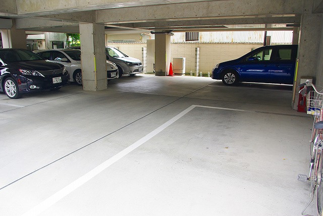 奈良モータープールの外観