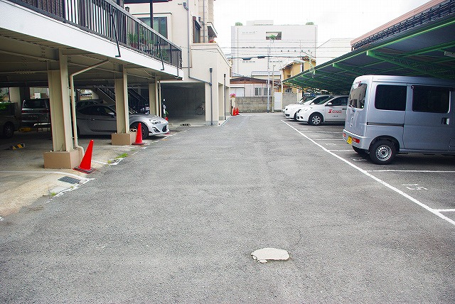 奈良モータープールの外観