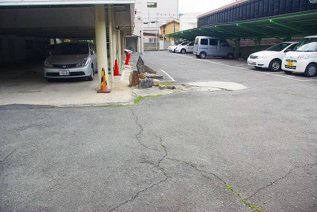 奈良モータープールの外観