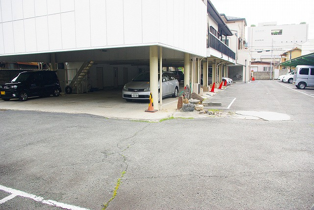 奈良モータープールの外観