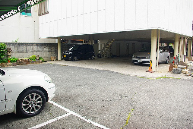 奈良モータープールの外観