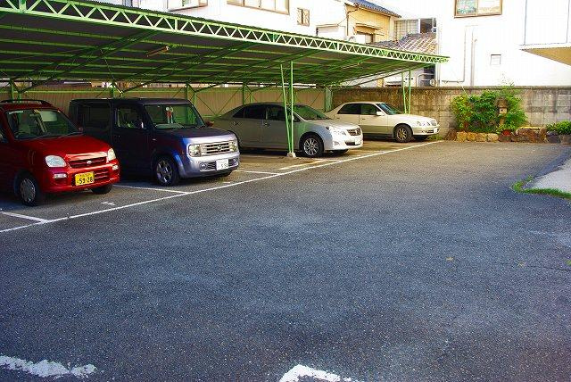 奈良モータープールの外観