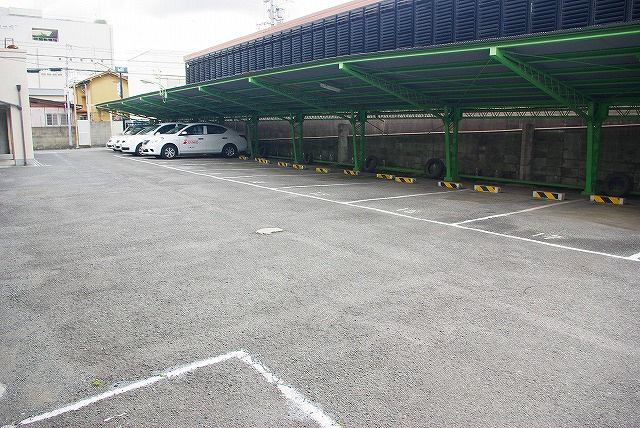 奈良モータープールの外観