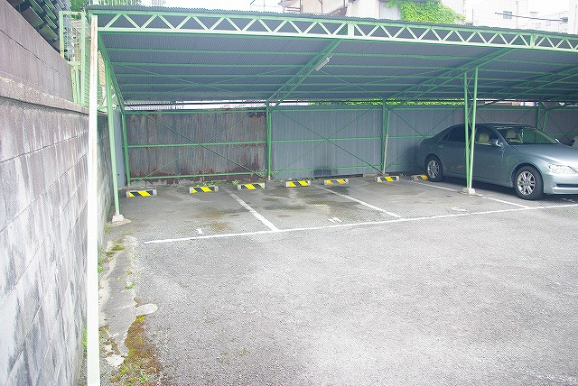 奈良モータープールの外観