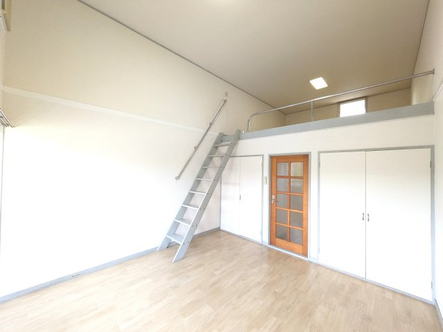 ジョイフル上原の居間・リビング