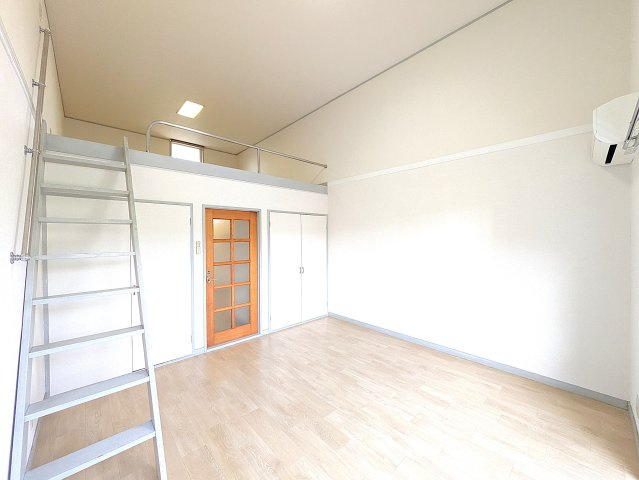 ジョイフル上原の居間・リビング