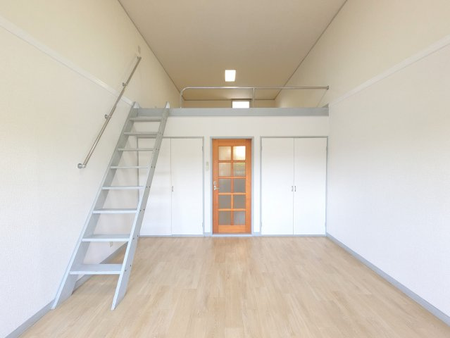 ジョイフル上原の居間・リビング