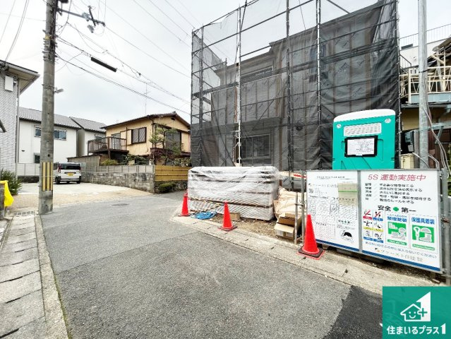 京都市右京区梅津北浦町　第1期　新築一戸建ての前面道路含む現地写真|周辺は落ち着いた街並みの住宅地！子育てがしやすい住環境です！まだ未完成ですが、現地でしかわからない事もございます。是非一度ご覧ください。