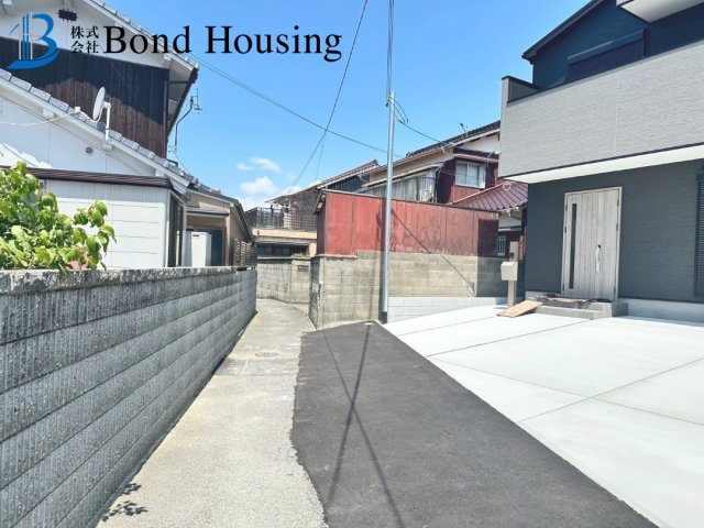 「ルーフバルコニー」「海スグ」江井島 限定1棟の前面道路含む現地写真