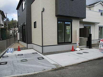 廿日市市深江2丁目　新築一戸建て(全2棟)の前面道路含む現地写真