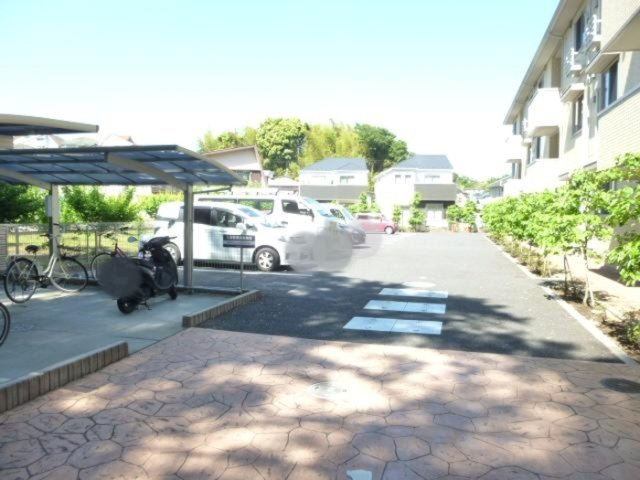 プロスペリティの駐車場