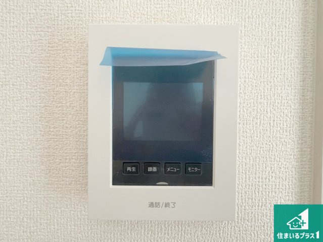 枚方市池之宮　新築一戸建ての防犯設備|カラーモニターインターホン！声だけでなく来訪者の姿や顔がモニターで確認できるので、小さなお子様がいらっしゃるご家庭でも安心できます！
