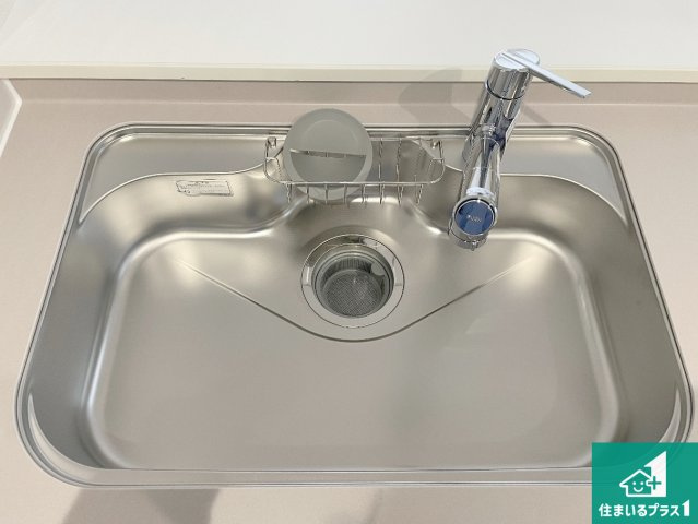 枚方市池之宮　新築一戸建ての浴室|洗い物も楽にできる、広々シンク！