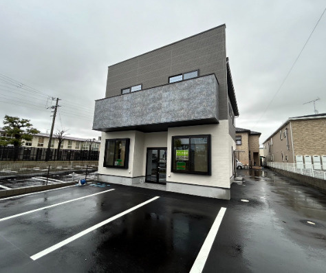 近江八幡市出町の店舗事務所の外観