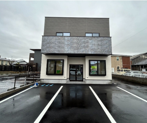 近江八幡市出町の店舗事務所の外観