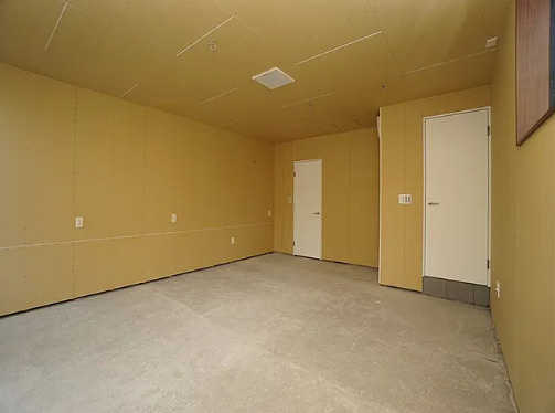 近江八幡市出町の店舗事務所の内装