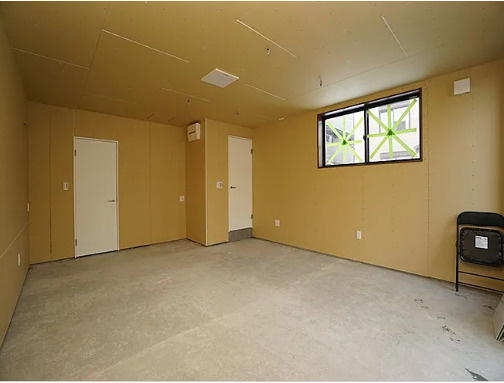 近江八幡市出町の店舗事務所の内装