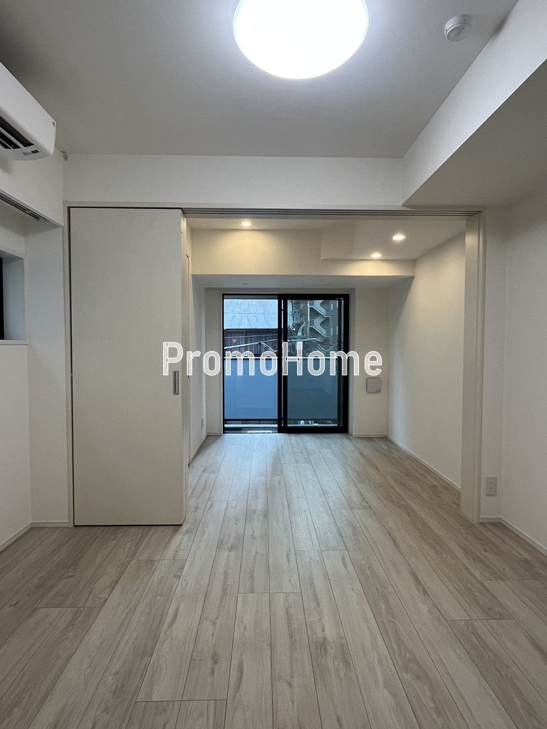 トラディス秋葉原の居間・リビング