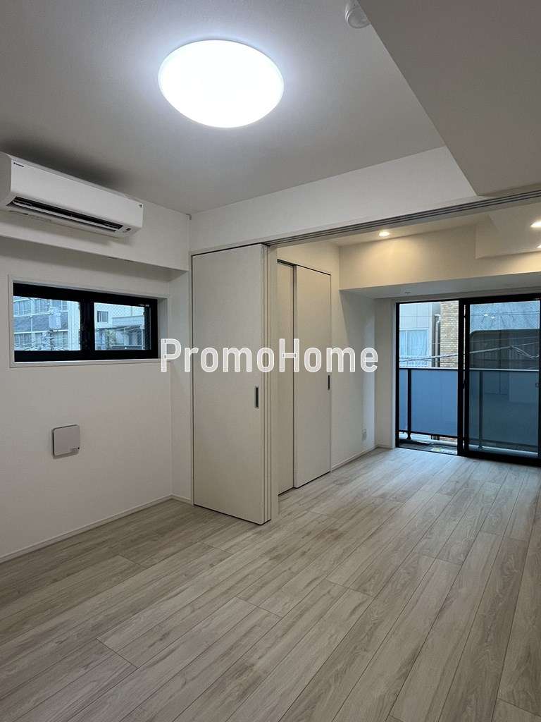 トラディス秋葉原の居間・リビング