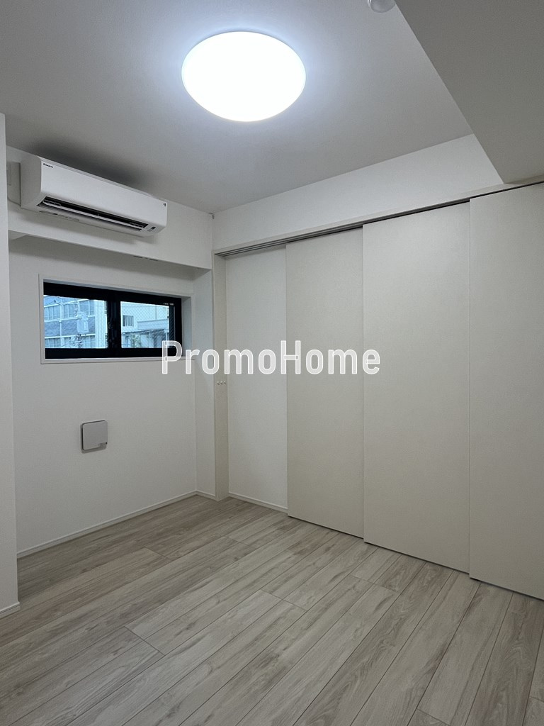 トラディス秋葉原の居間・リビング