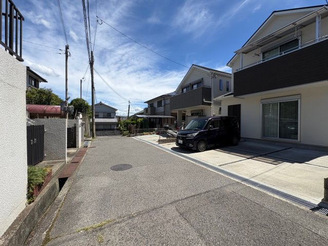 神戸市北区鈴蘭台南町7丁目戸建の前面道路含む現地写真