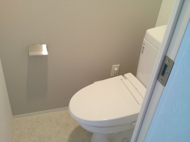 大阪市中央区安堂寺町１丁目の賃貸マンションのトイレ