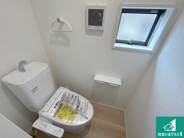 和歌山市布施屋　第5期　新築一戸建てのトイレ|1・2階の2ヶ所にあるので、朝の忙しい時間の順番待ちもなく、深夜の利用にも大変便利です。