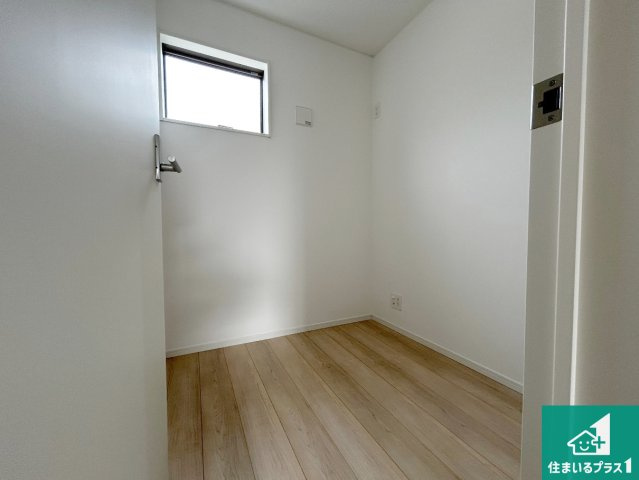 和歌山市布施屋　第5期　新築一戸建ての洋室|シンプルな洋室は、自分好みのインテリアが楽しめます♪ご家族とインテリアや家具を選びに行くのは新築購入時の醍醐味の一つです。ぜひお楽しみください♪