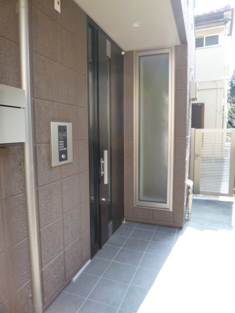 ＨｏｎｅｙｓｕｃｋｌｅⅡ（ハニーサックルツー）のロビー|オートロック入口