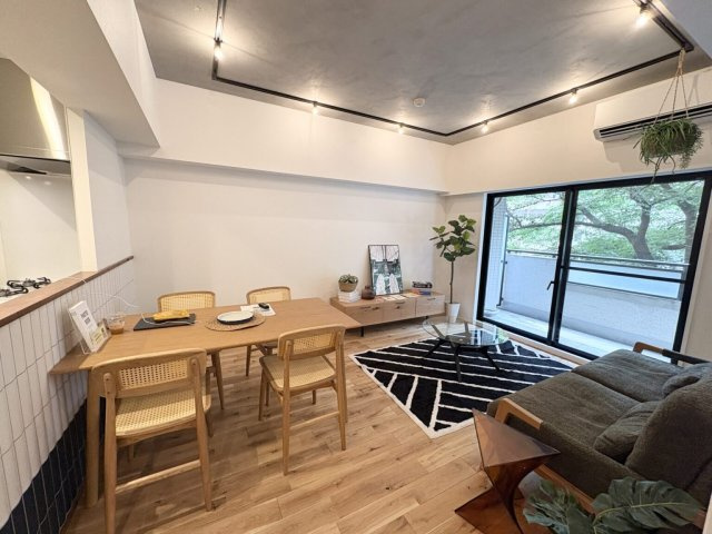 練馬区中村北1丁目　藤和ハイタウン練馬　ペット可　リノベマンションの居間・リビング