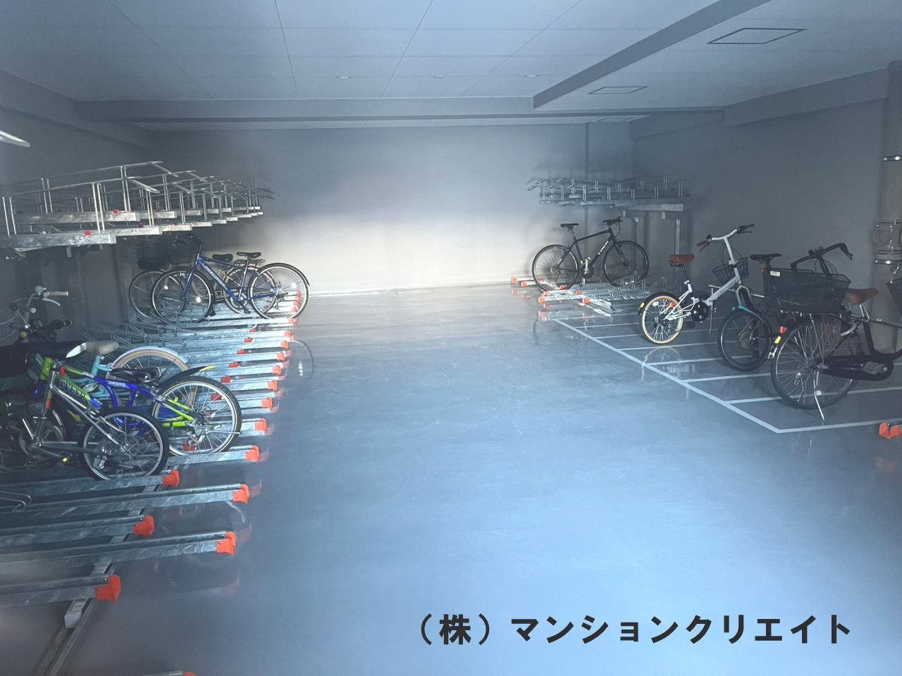 レーベン福井二の宮CROSS FRONTの駐輪場|室内駐輪場