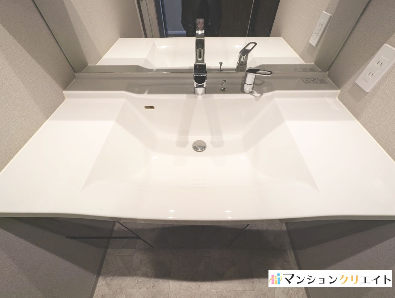 レーベン福井二の宮CROSS FRONTのその他|ゲンキー二の宮店への専用出入口