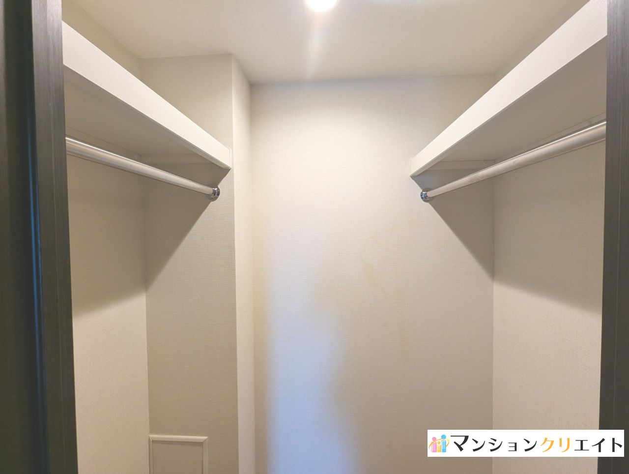 レーベン福井二の宮CROSS FRONTの収納|クローゼット内