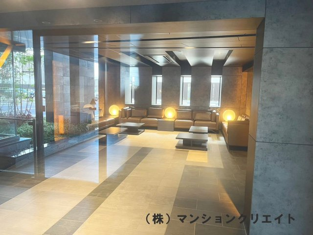 レーベン福井二の宮CROSS FRONTのエントランス