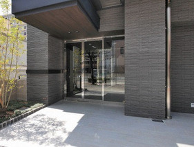 シーズンフラッツ阿波座のエントランス