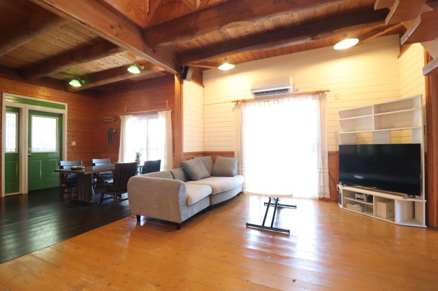 アサヒ国分町戸建の居間・リビング