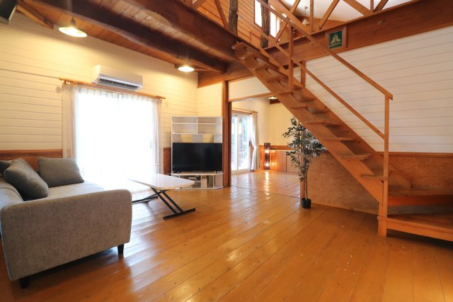 アサヒ国分町戸建の居間・リビング