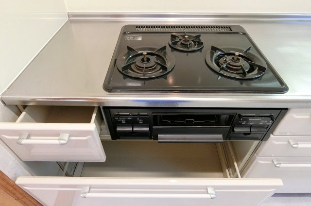 【キッチン】 | シャトー阿佐ヶ谷 | 3口ガスコンロ、グリル機能