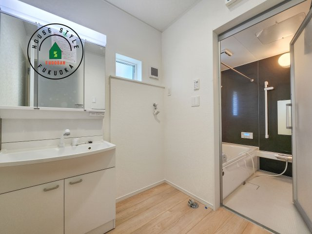 小郡市寺福童第12-2棟（2号棟）の脱衣所|脱衣所、洗面所は小さなプライベートスペース。歯磨き、洗顔と毎日施す個人空間。