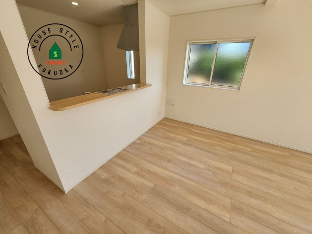 小郡市寺福童第12-2棟（2号棟）のダイニング|ダイニングとリビングのメリハリが付けやすい空間設計になっています。