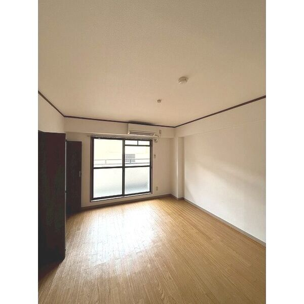 モアメゾンIIIの居間・リビング