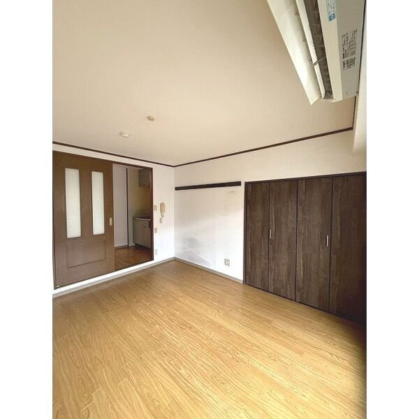 モアメゾンIIIの居間・リビング