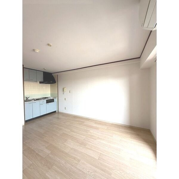 モアメゾンIIIの居間・リビング