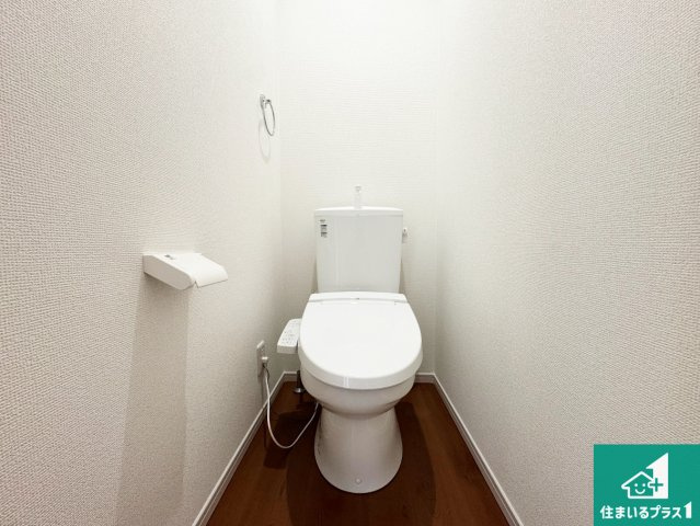 藤井寺市沢田　第1期　新築一戸建てのトイレ|1・2階の2ヶ所にあるので、朝の忙しい時間の順番待ちもなく、深夜の利用にも大変便利です。