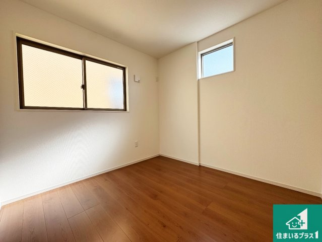 藤井寺市沢田　第1期　新築一戸建ての洋室|シンプルな洋室は、自分好みのインテリアが楽しめます♪ご家族とインテリアや家具を選びに行くのは新築購入時の醍醐味の一つです。ぜひお楽しみください♪