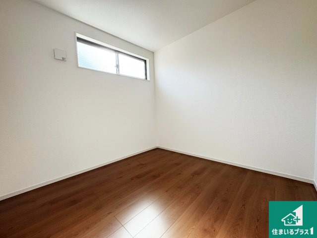 藤井寺市沢田　第1期　新築一戸建ての洋室|シンプルな洋室は、自分好みのインテリアが楽しめます♪ご家族とインテリアや家具を選びに行くのは新築購入時の醍醐味の一つです。ぜひお楽しみください♪