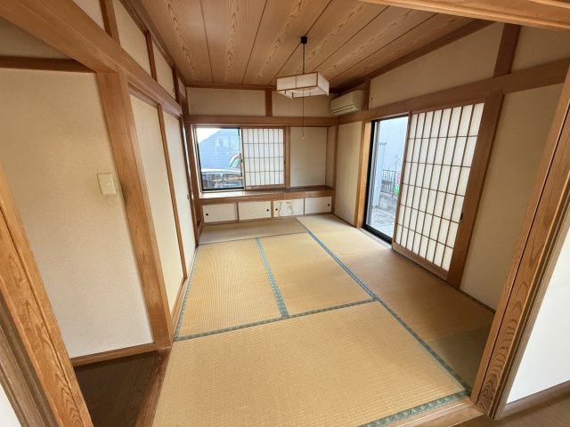 飯塚町中古住宅の和室|■1階和室は東南角部屋になります